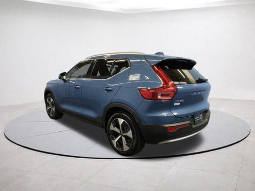 2025 Volvo XC40 B5 Plus Bright Theme