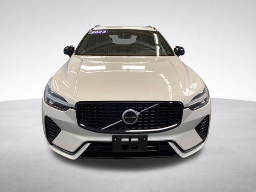 2023 Volvo XC60 B5 Plus Dark Theme