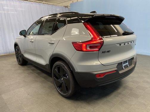 2026 Volvo XC40 EDITION