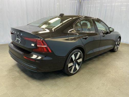2024 Volvo S60 Recharge Plug-In Hybrid T8 Ultimate Dark Theme