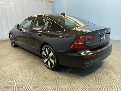 2024 Volvo S60 Recharge Plug-In Hybrid T8 Ultimate Dark Theme