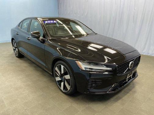 2024 Volvo S60 Recharge Plug-In Hybrid T8 Ultimate Dark Theme