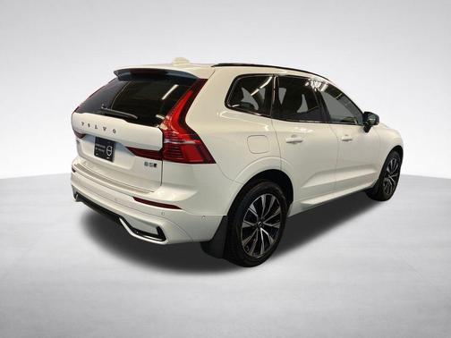 Crystal White Metallic 2023 Volvo XC60 B5 Plus Dark Theme