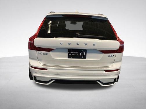 Crystal White Metallic 2023 Volvo XC60 B5 Plus Dark Theme