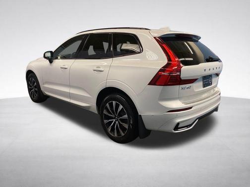 Crystal White Metallic 2023 Volvo XC60 B5 Plus Dark Theme