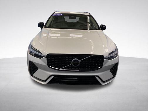 Crystal White Metallic 2023 Volvo XC60 B5 Plus Dark Theme