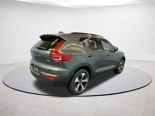 2026 Volvo XC40 B5 Core
