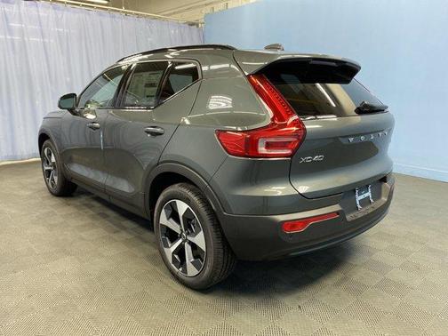 2026 Volvo XC40 B5 Core