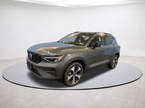 2026 Volvo XC40 B5 Core