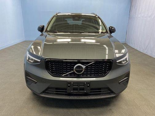 2026 Volvo XC40 B5 Core