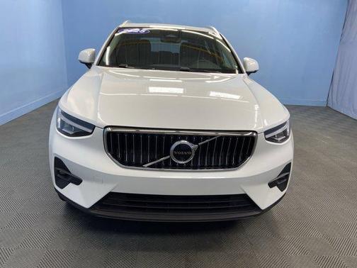2025 Volvo XC40 B5 Plus Bright Theme