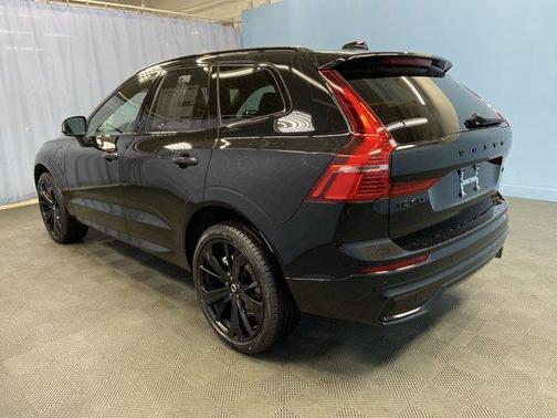 2025 Volvo XC60 Plug-In Hybrid T8 Ultra Black Edition