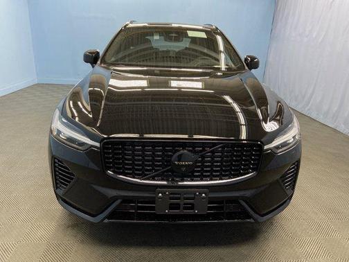2025 Volvo XC60 Plug-In Hybrid T8 Ultra Black Edition