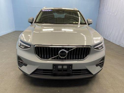 2025 Volvo XC40 B5 Plus Bright Theme