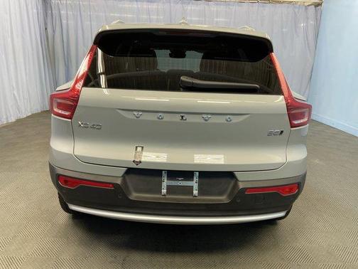 2025 Volvo XC40 B5 Plus Bright Theme