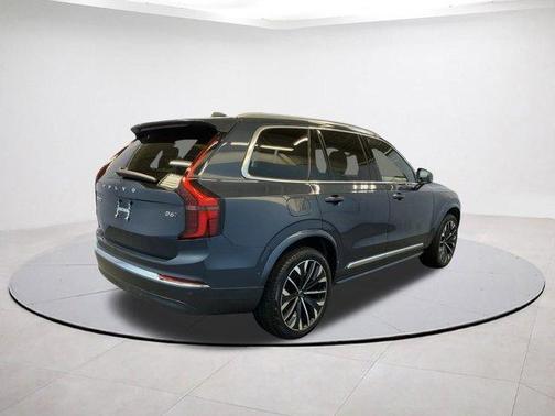 2025 Volvo XC90 B6 Plus 7-Seater