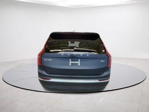 2025 Volvo XC90 B6 Plus 7-Seater