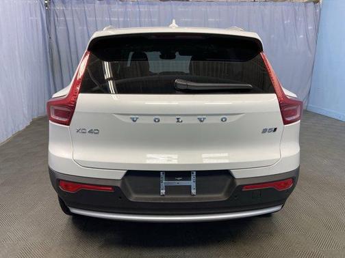 2025 Volvo XC40 B5 Core Bright Theme