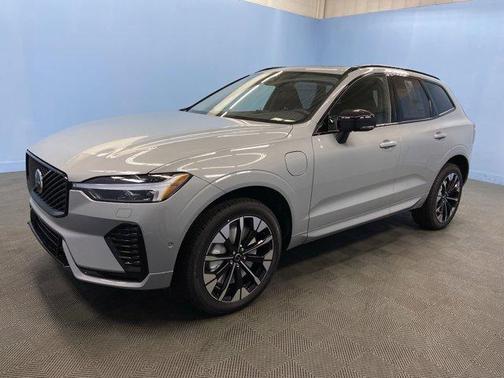 2026 Volvo XC60 PLUS