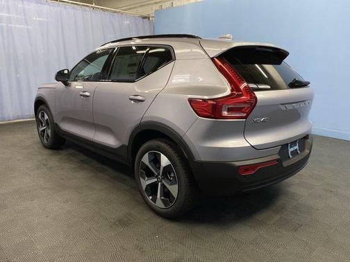 2026 Volvo XC40 B5 Plus