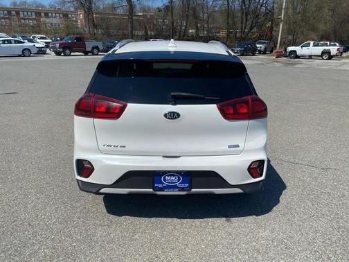 Snow White Pearl 2020 Kia Niro LX