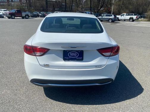 White 2015 Chrysler 200 Limited