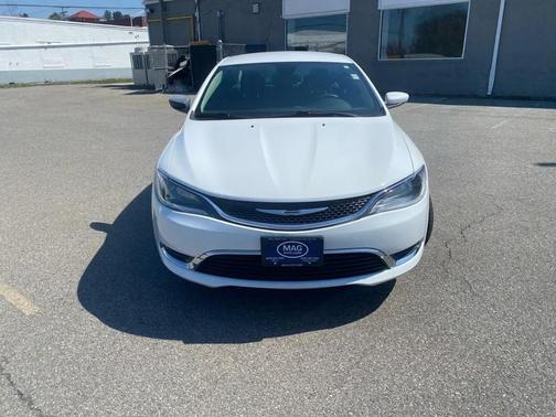 White 2015 Chrysler 200 Limited