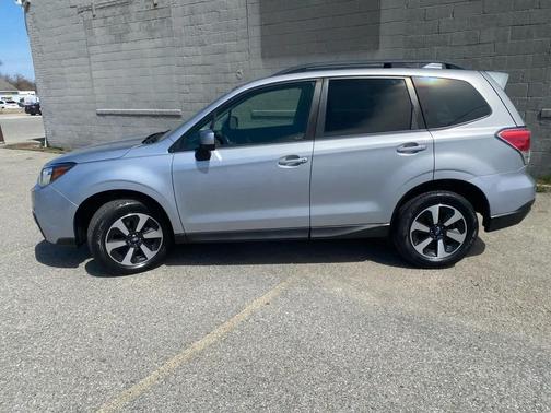 Ice Silver Metallic 2018 Subaru Forester 2.5i Premium