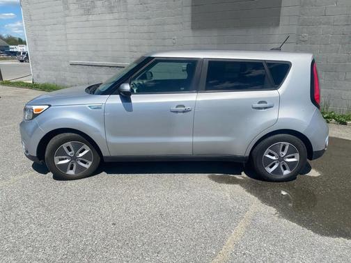 Bright Silver 2017 Kia Soul EV Base