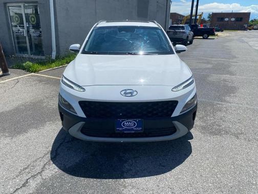 Lunar White 2022 Hyundai KONA SEL