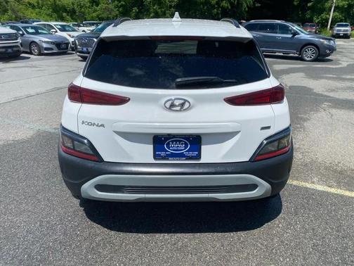 Lunar White 2022 Hyundai KONA SEL