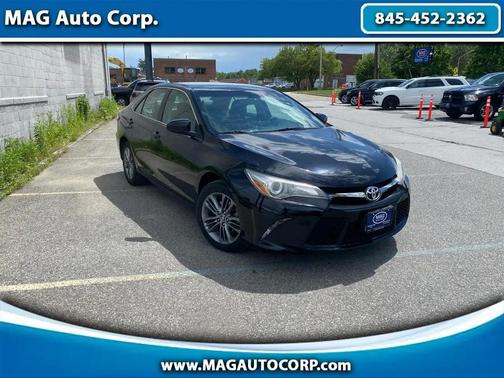Midnight Black Metallic 2017 Toyota Camry SE