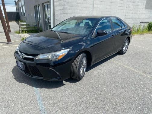 Midnight Black Metallic 2017 Toyota Camry SE