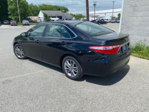 Midnight Black Metallic 2017 Toyota Camry SE