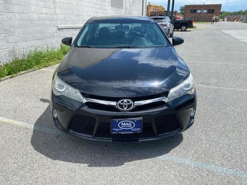 Midnight Black Metallic 2017 Toyota Camry SE