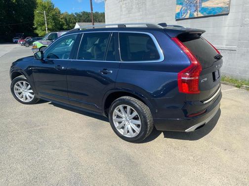 2016 Volvo XC90 T6 Momentum