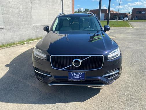2016 Volvo XC90 T6 Momentum