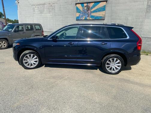 2016 Volvo XC90 T6 Momentum