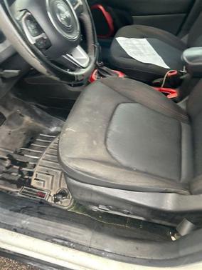 Alpine White 2016 Jeep Renegade Trailhawk