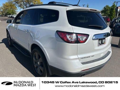 Iridescent Pearl Tricoat 2017 Chevrolet Traverse 2LT