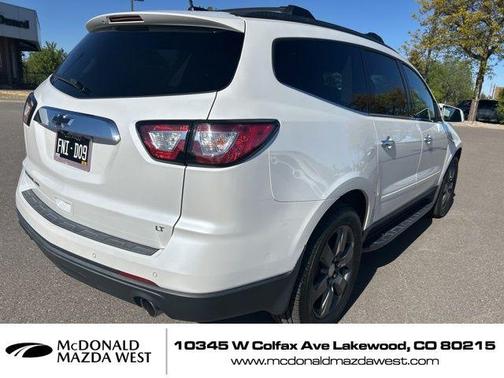Iridescent Pearl Tricoat 2017 Chevrolet Traverse 2LT