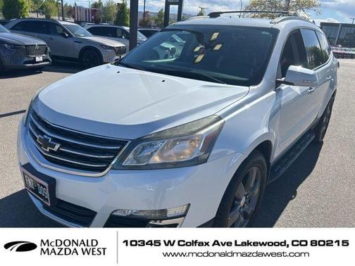 Iridescent Pearl Tricoat 2017 Chevrolet Traverse 2LT