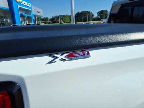 Summit White 2021 GMC Sierra 1500 SLT