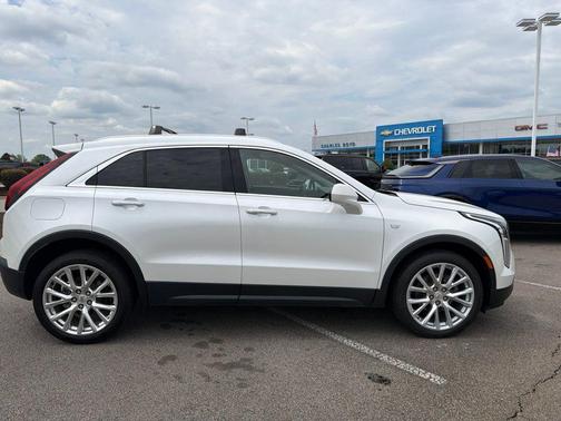 Crystal White Tricoat 2022 Cadillac XT4 Luxury