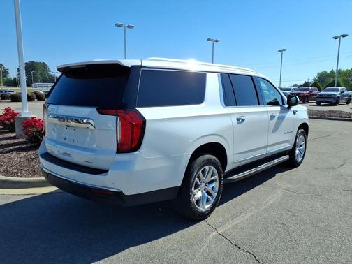White Frost Tricoat 2023 GMC Yukon XL SLT