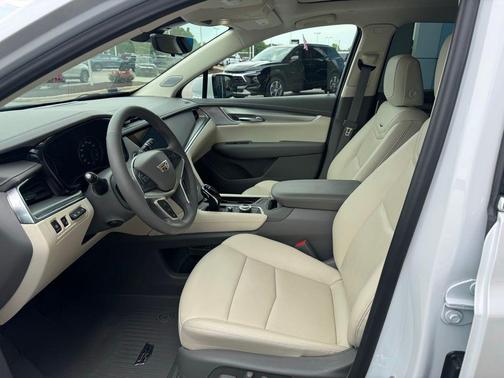 Crystal White Tricoat 2025 Cadillac XT5 Premium Luxury
