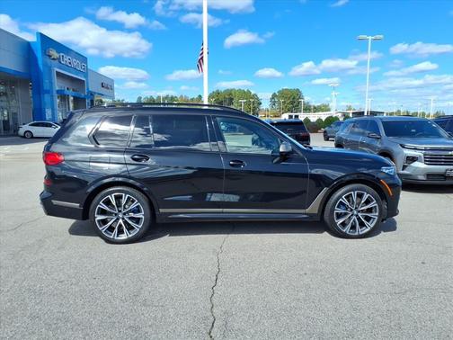 2022 BMW X7 M50i