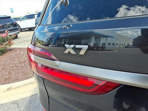 2022 BMW X7 M50i
