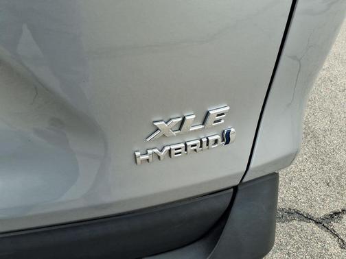 2024 Toyota RAV4 Hybrid XLE