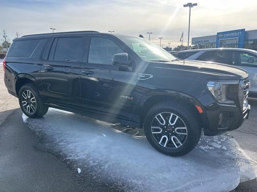2023 GMC Yukon XL 4WD AT4